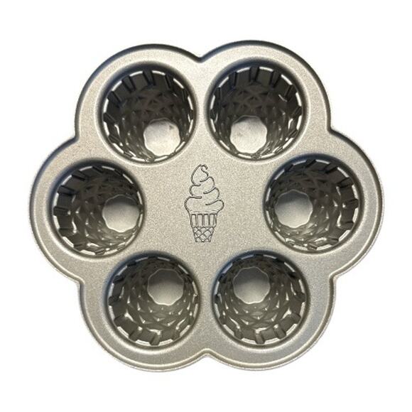 Vintage Nordic Ware Champagne Aluminum Ice Cream Cone Cake Pan - Picture 2 of 8